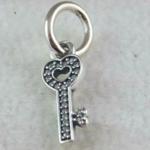 Pandora Symbol Of Trust Charm. Heart Key - Picture 3 of 3